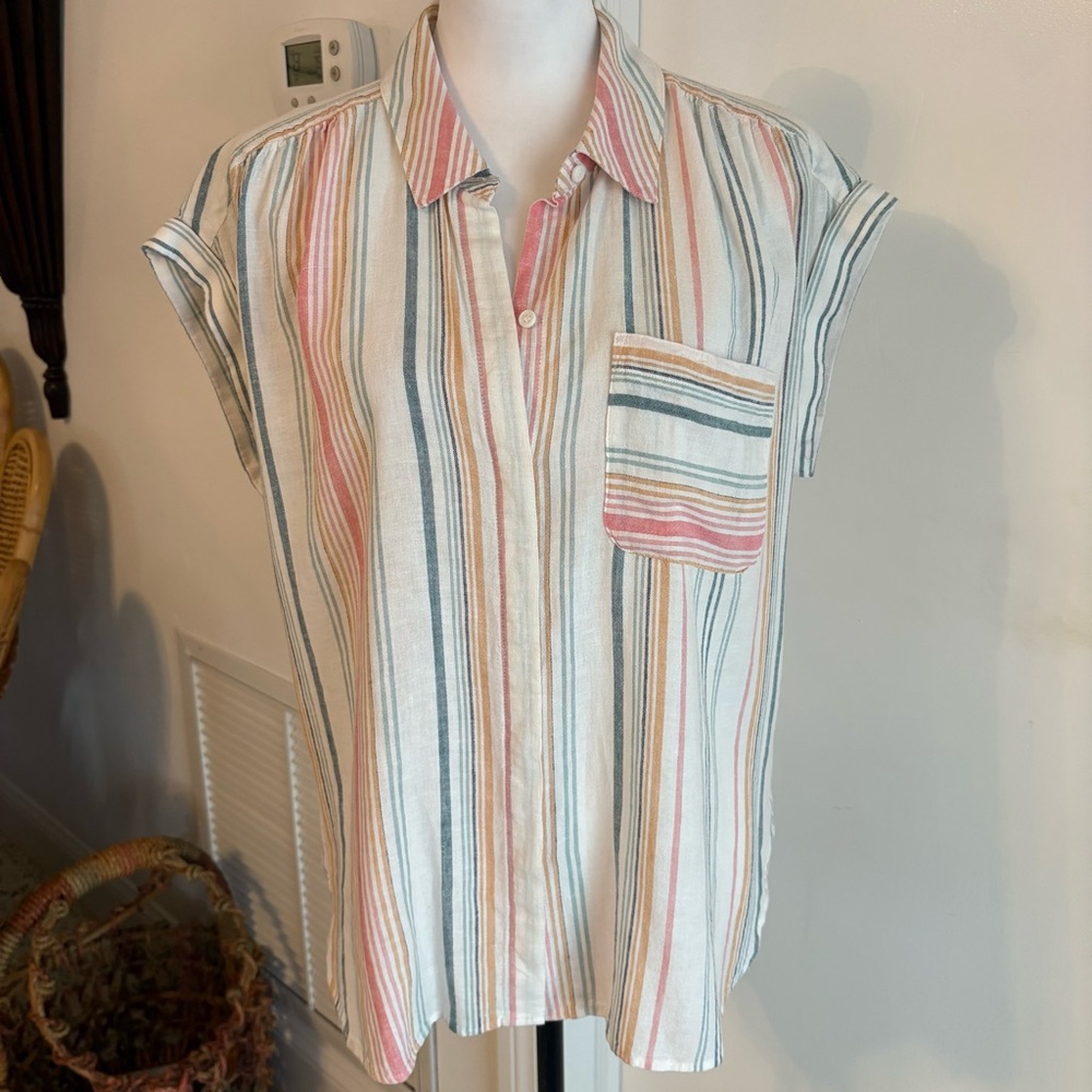 VINCE CAMUTO Linen Blend Cap Sleeve Button Up Shirt! White woven with Stripes. M